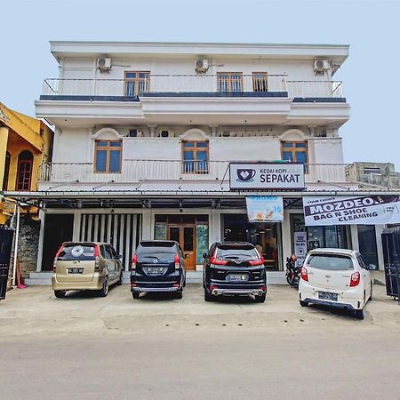 Super Oyo 90224 Palembang Residence Esterno foto