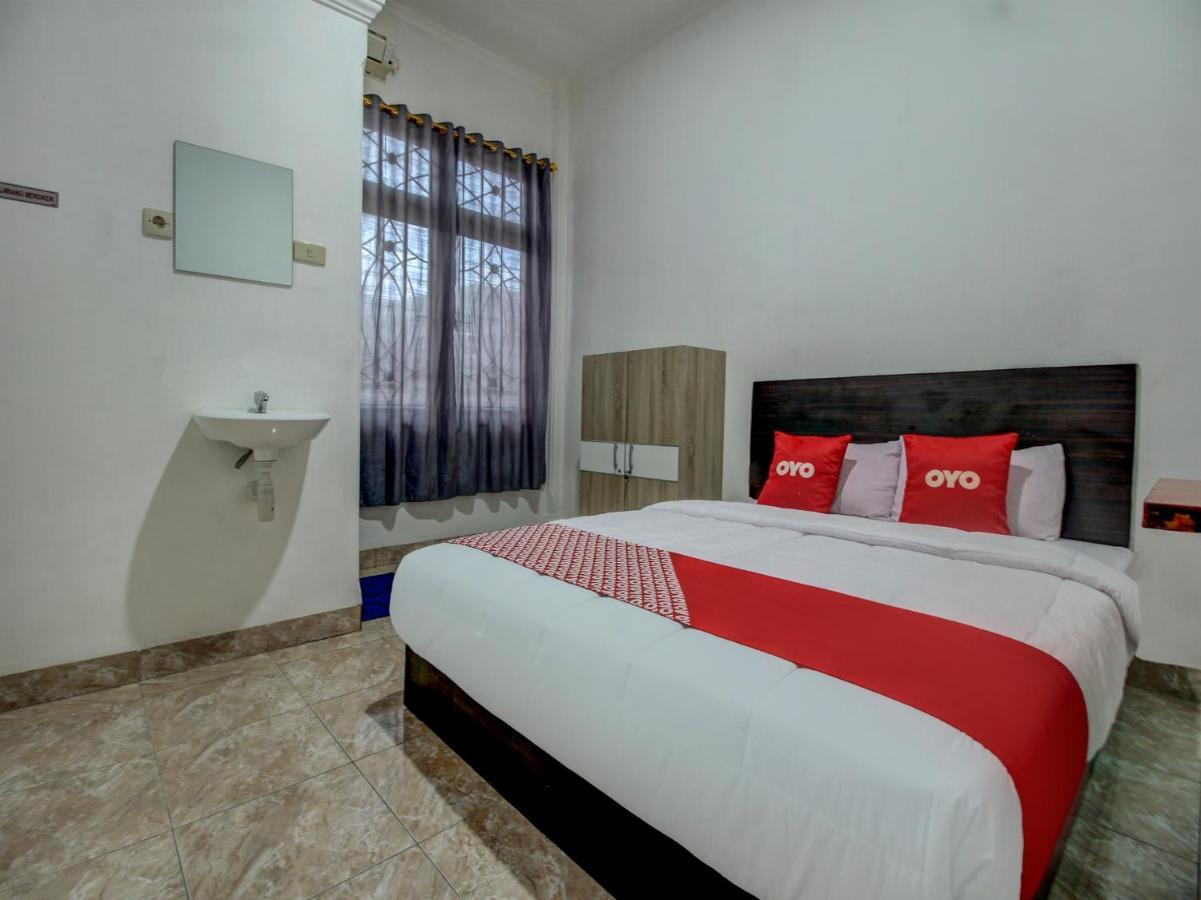 Super Oyo 90224 Palembang Residence Esterno foto