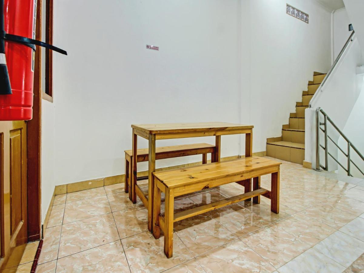 Super Oyo 90224 Palembang Residence Esterno foto