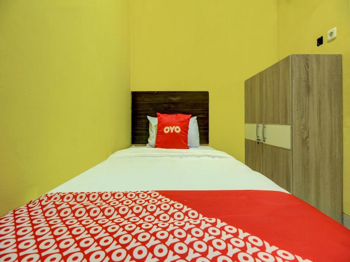 Super Oyo 90224 Palembang Residence Esterno foto