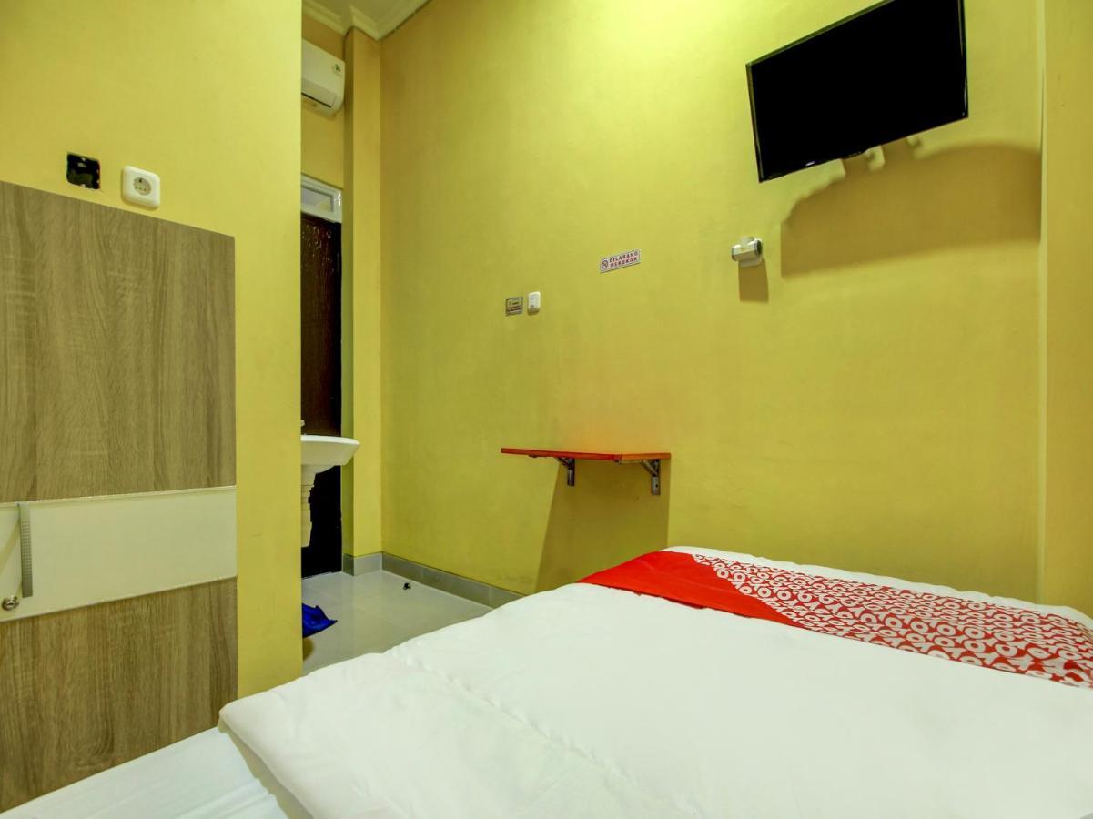 Super Oyo 90224 Palembang Residence Esterno foto