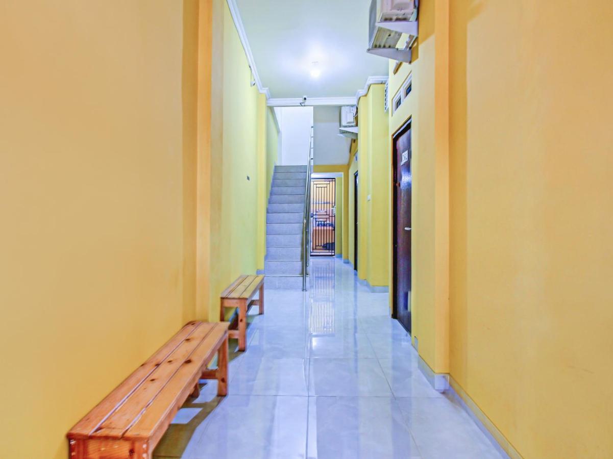 Super Oyo 90224 Palembang Residence Esterno foto