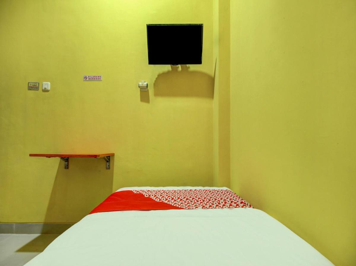 Super Oyo 90224 Palembang Residence Esterno foto